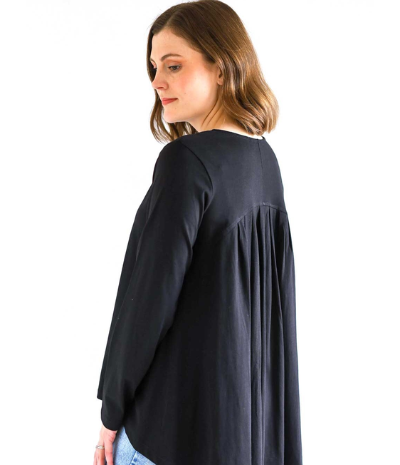 White on Black Pleat Back Top