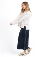 Foxwood Throw on Tee