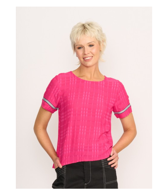 Oh Three Rib Trim Step Hem Top