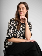 Memo Elbow Sleeve Contrast Top