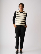 Oh Three Constrast Cable Knit Vest