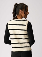 Oh Three Constrast Cable Knit Vest