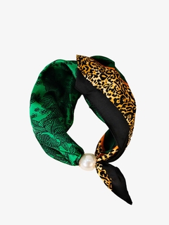 Antler Pearl Fasten Neck Scarf-style-MCRAES