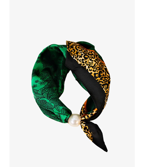 Antler Pearl Fasten Neck Scarf