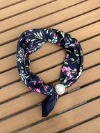 Antler Pearl Fasten Neck Scarf
