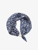 Antler Pearl Fasten Neck Scarf