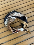 Antler Pearl Fasten Neck Scarf