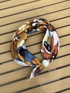 Antler Pearl Fasten Neck Scarf