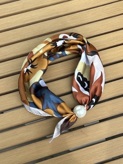Antler Pearl Fasten Neck Scarf-style-MCRAES