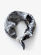 Antler Pearl Fasten Neck Scarf