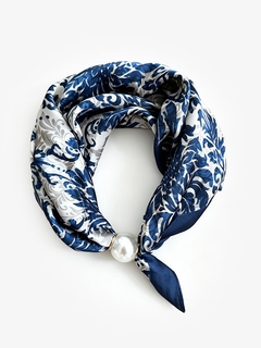 Antler Pearl Fasten Neck Scarf-style-MCRAES