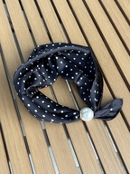 Antler Pearl Fasten Neck Scarf