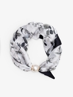 Antler Pearl Fasten Neck Scarf