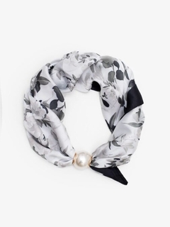 Antler Pearl Fasten Neck Scarf-style-MCRAES