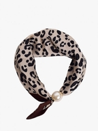 Antler Pearl Fasten Neck Scarf