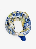 Antler Pearl Fasten Neck Scarf