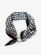 Antler Pearl Fasten Neck Scarf