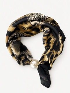 Antler Pearl Fasten Neck Scarf-style-MCRAES