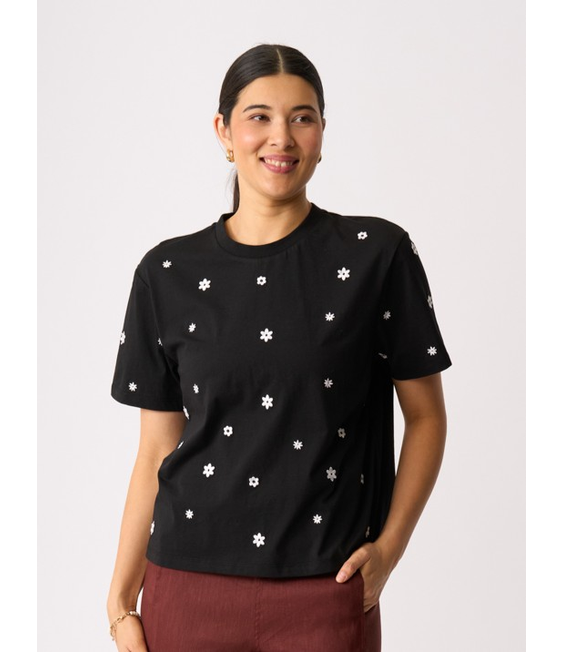 Memo Embroidered Fun T Shirt